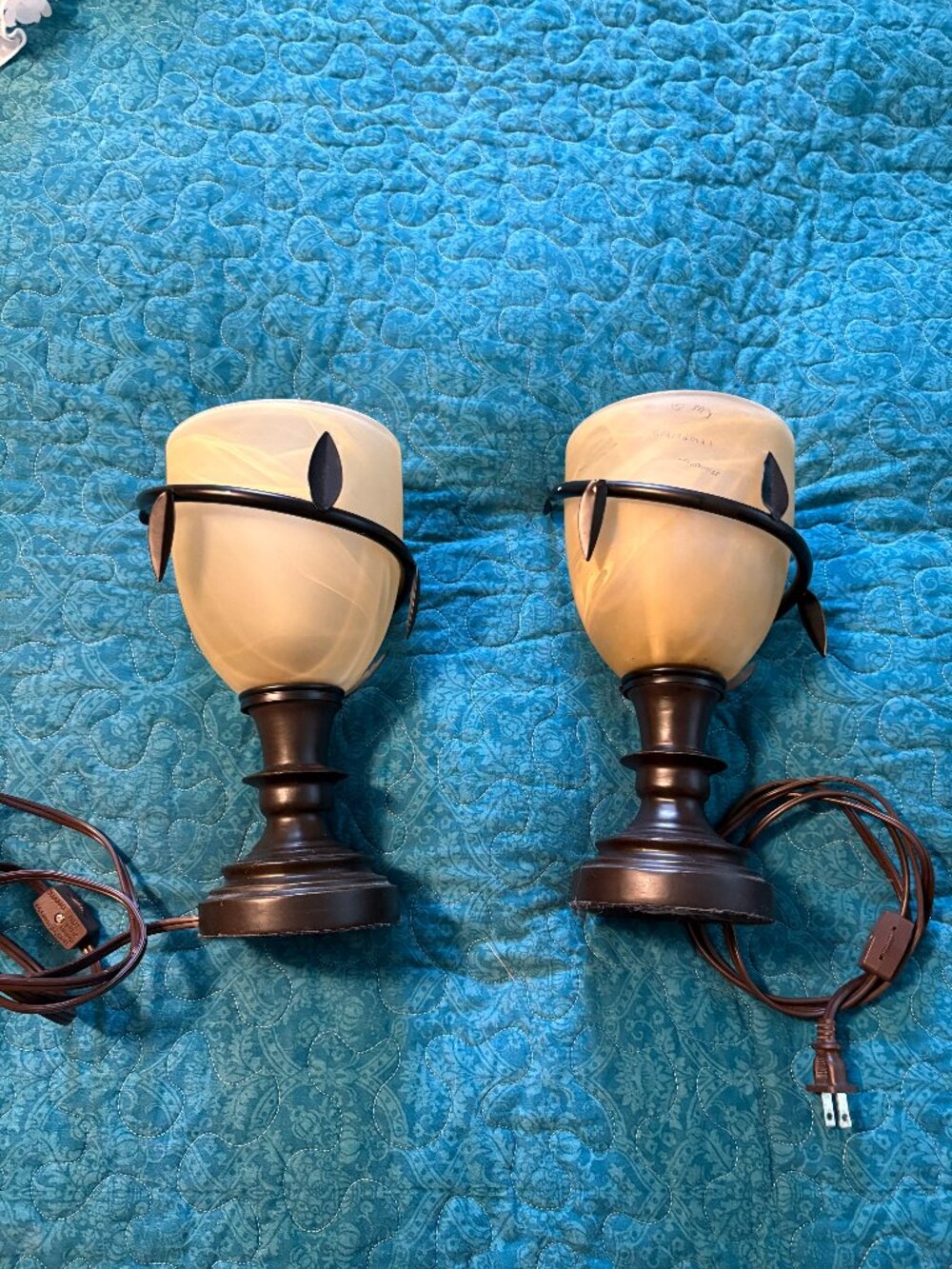 Vintage Metal Vine & Leaf Around Glass Shade 2 Night Table Lamps 11" Tall